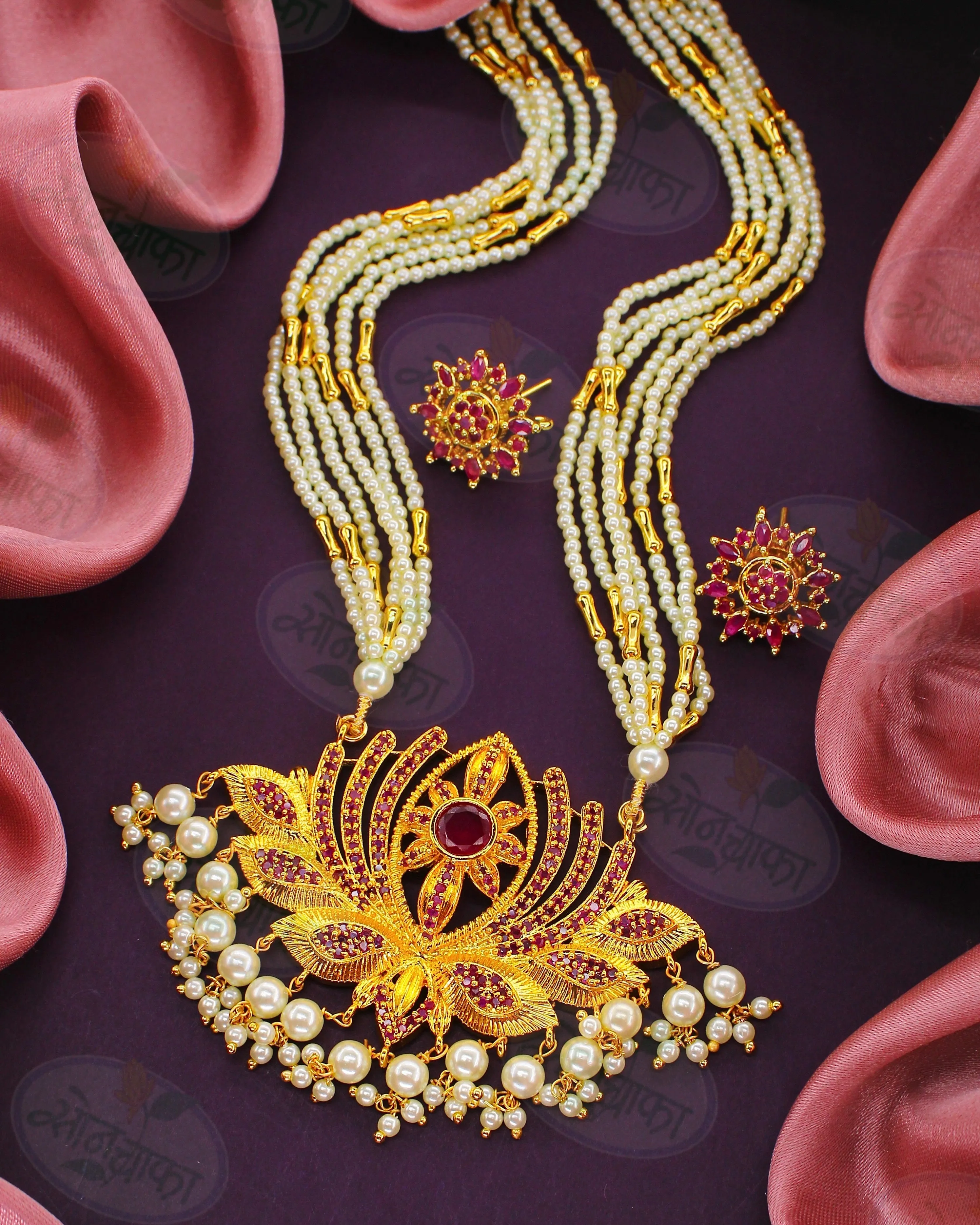 DAZZLING ELEGANCE PEARL NECKLACE