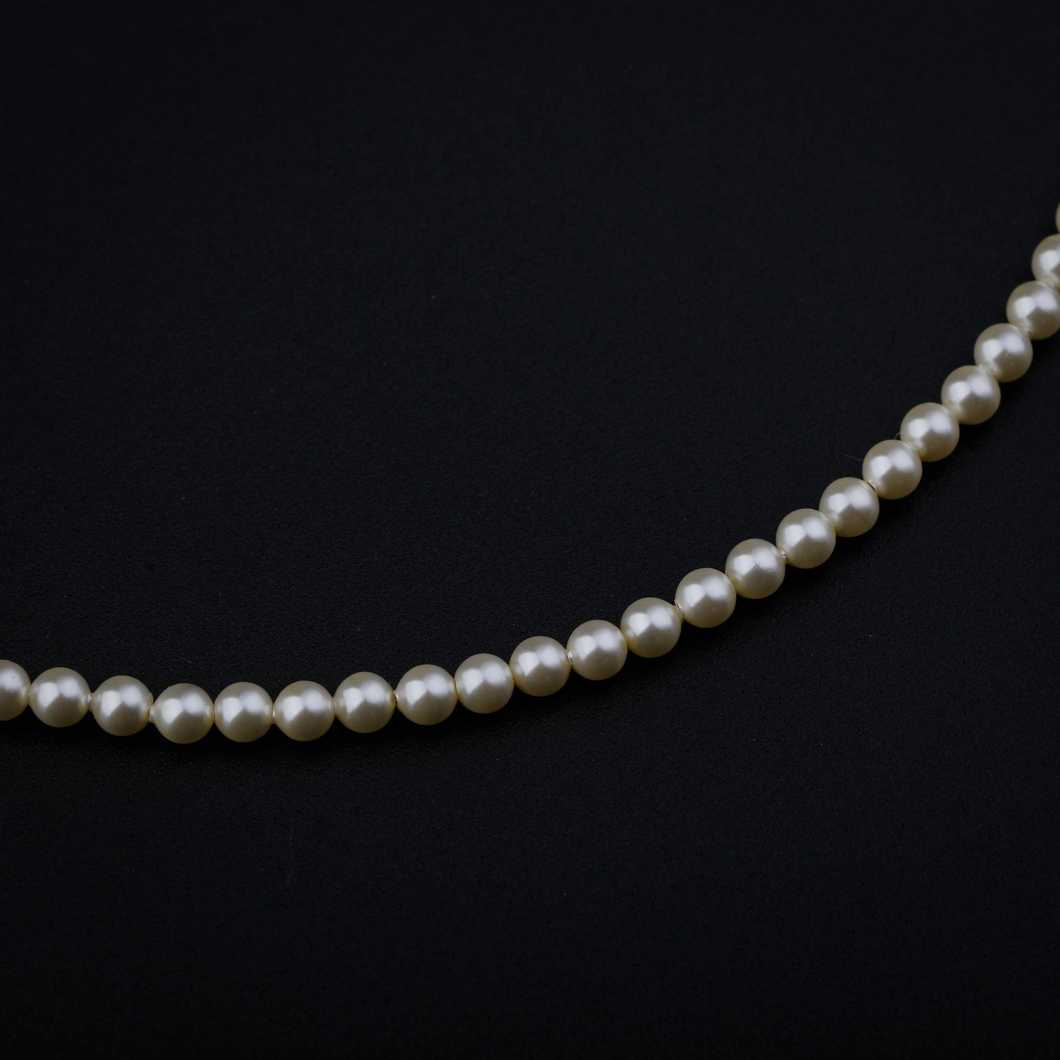 Pearl Beaded Necklace (Cream Pearls: 4 mm)